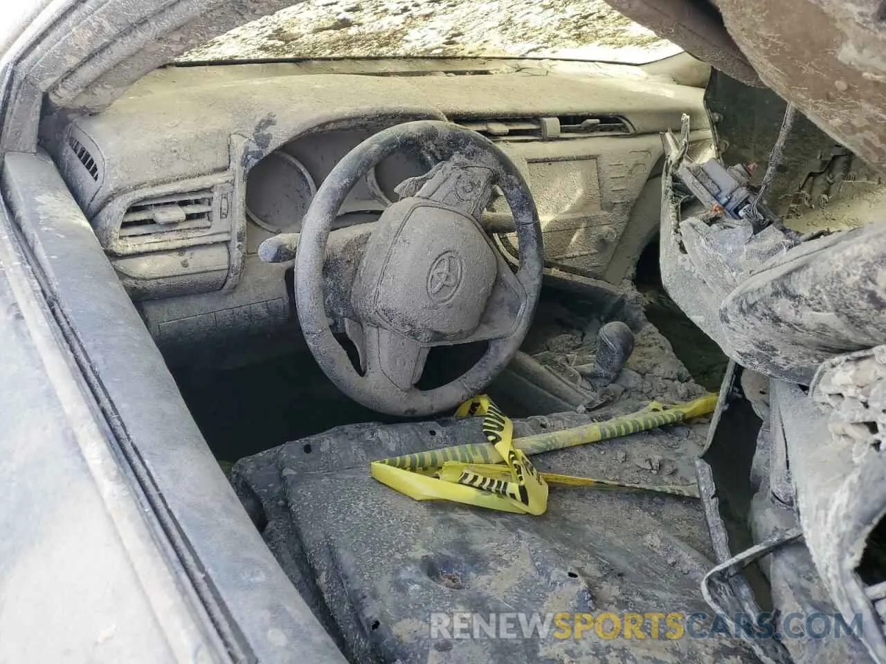 8 Photograph of a damaged car 4T1B11HK5KU281608 TOYOTA CAMRY 2019