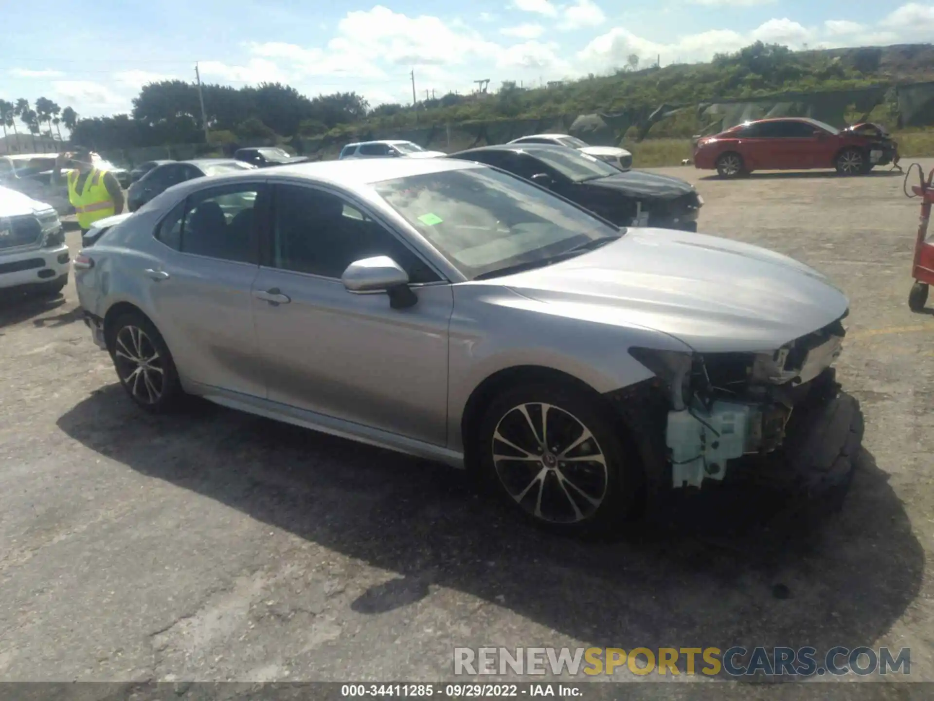 1 Photograph of a damaged car 4T1B11HK5KU283309 TOYOTA CAMRY 2019