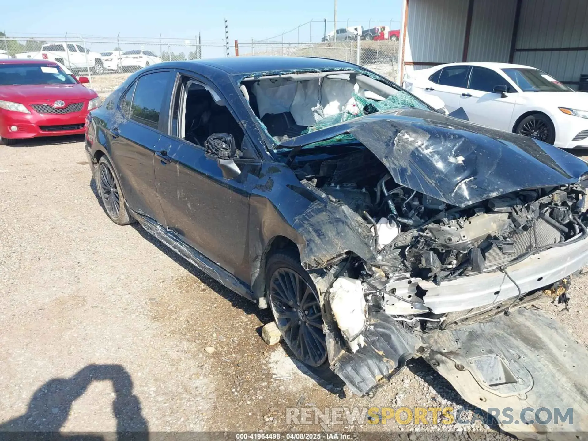 18 Photograph of a damaged car 4T1B11HK5KU286095 TOYOTA CAMRY 2019