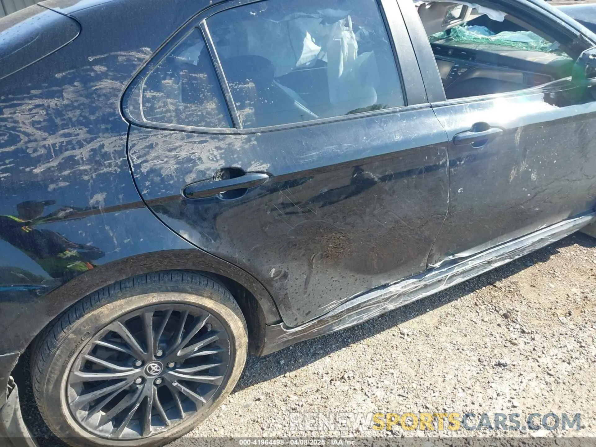 22 Photograph of a damaged car 4T1B11HK5KU286095 TOYOTA CAMRY 2019