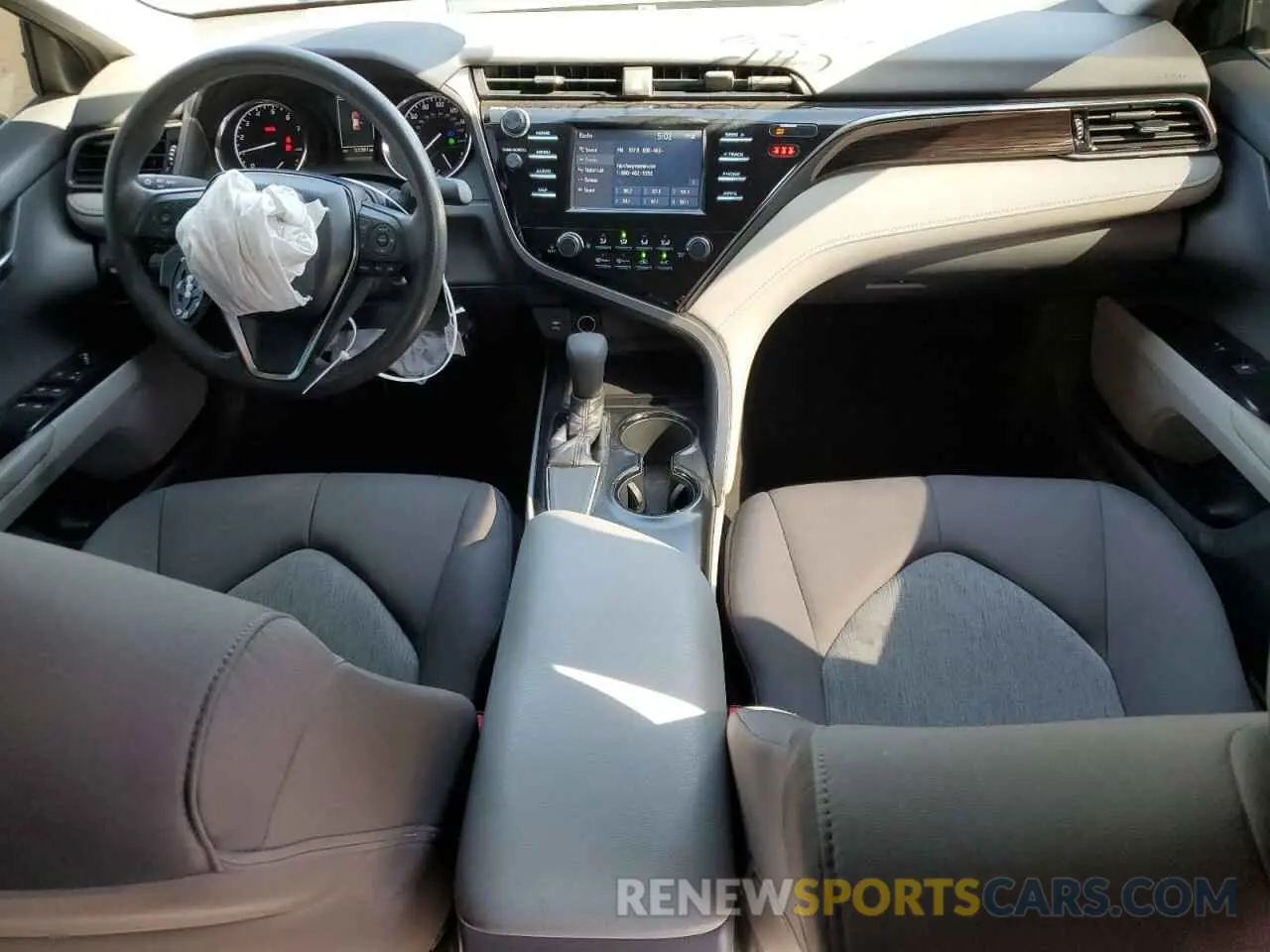 8 Photograph of a damaged car 4T1B11HK5KU289711 TOYOTA CAMRY 2019