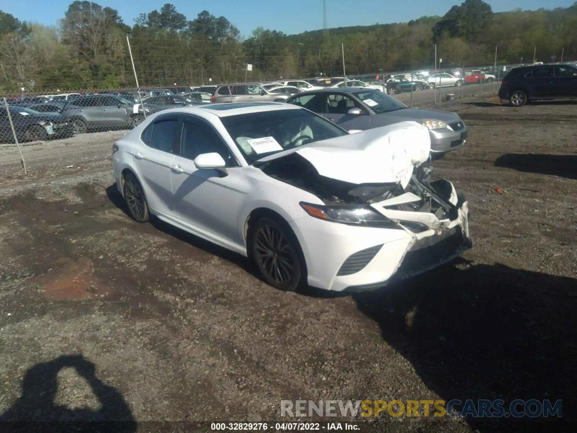 1 Photograph of a damaged car 4T1B11HK5KU681376 TOYOTA CAMRY 2019