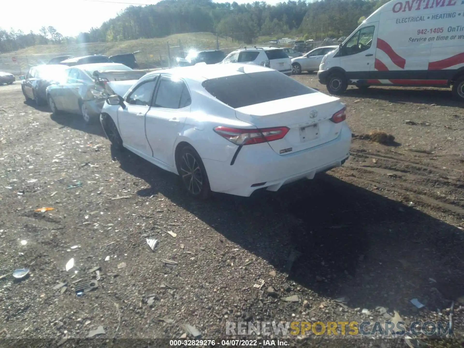 3 Photograph of a damaged car 4T1B11HK5KU681376 TOYOTA CAMRY 2019