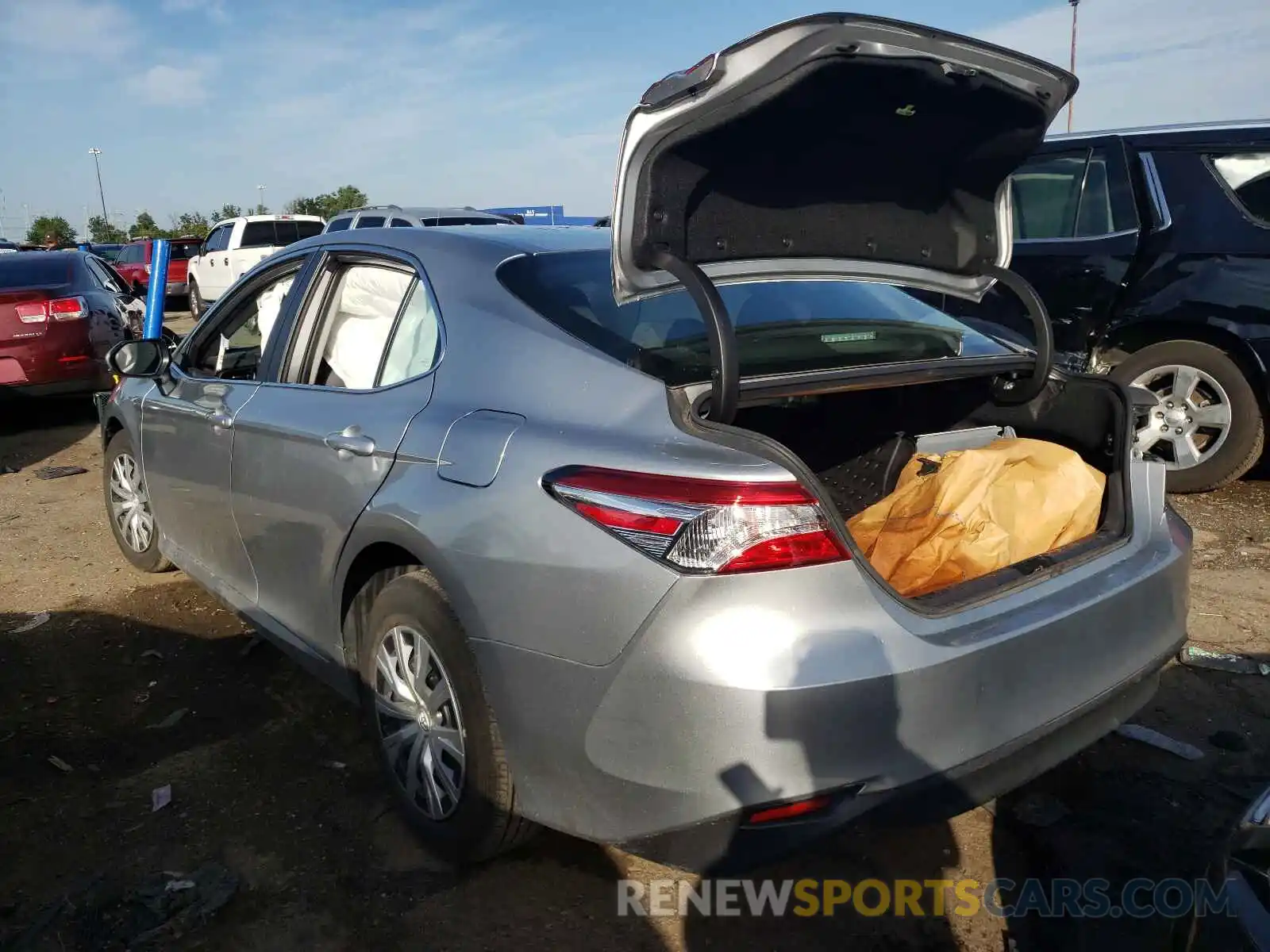 3 Photograph of a damaged car 4T1B11HK5KU684522 TOYOTA CAMRY 2019