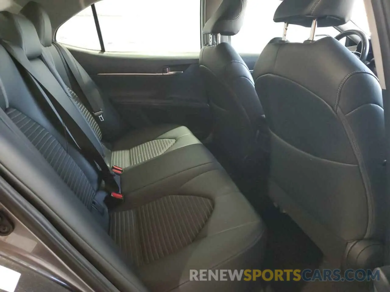 10 Photograph of a damaged car 4T1B11HK5KU685654 TOYOTA CAMRY 2019