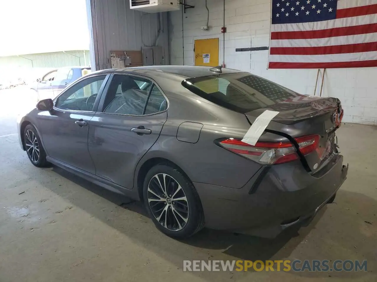 2 Photograph of a damaged car 4T1B11HK5KU685654 TOYOTA CAMRY 2019