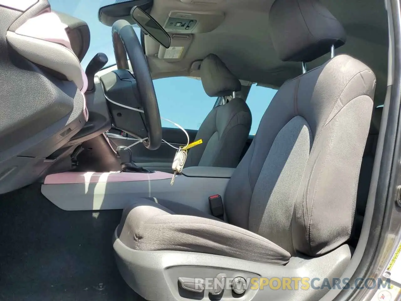 7 Photograph of a damaged car 4T1B11HK5KU688599 TOYOTA CAMRY 2019