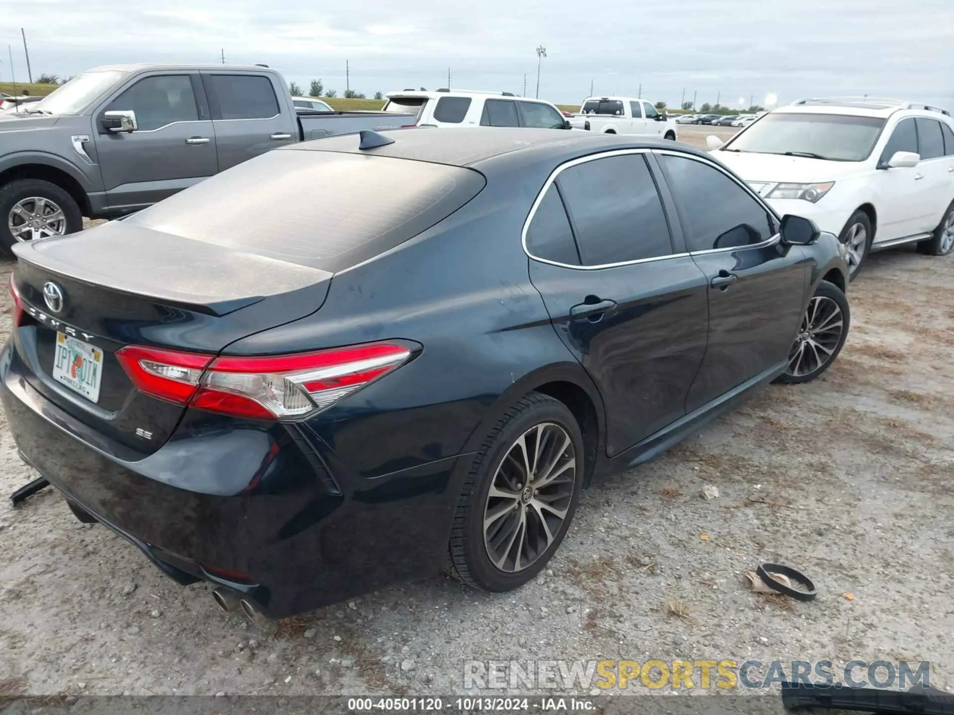 4 Photograph of a damaged car 4T1B11HK5KU689624 TOYOTA CAMRY 2019