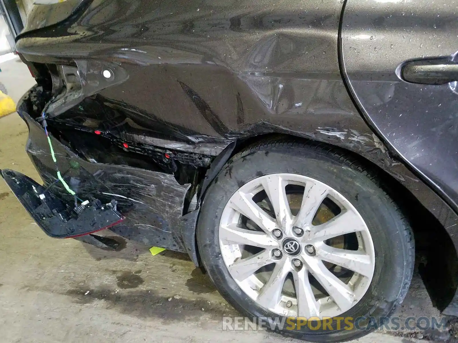 9 Photograph of a damaged car 4T1B11HK5KU690420 TOYOTA CAMRY 2019