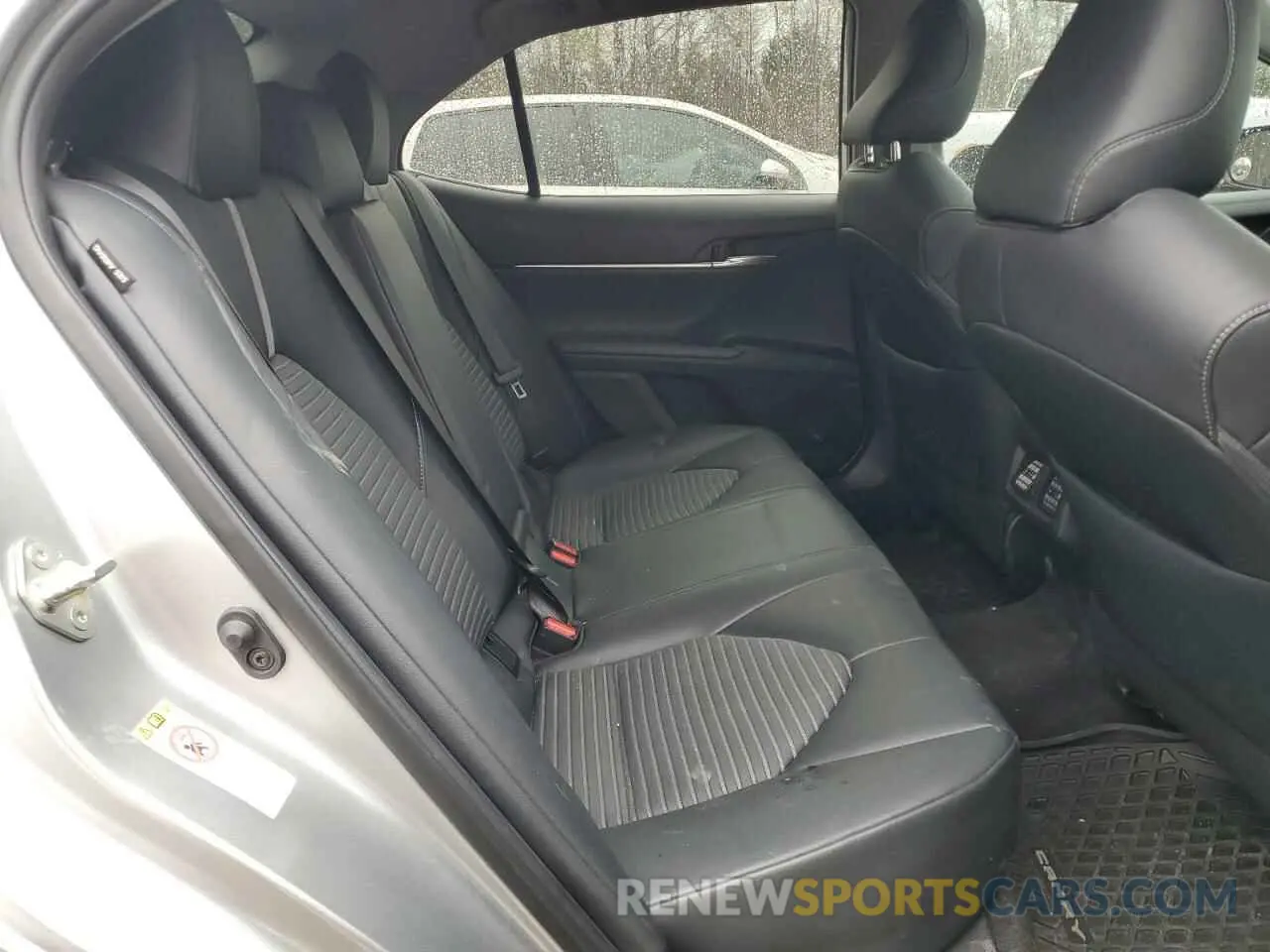 10 Photograph of a damaged car 4T1B11HK5KU691406 TOYOTA CAMRY 2019