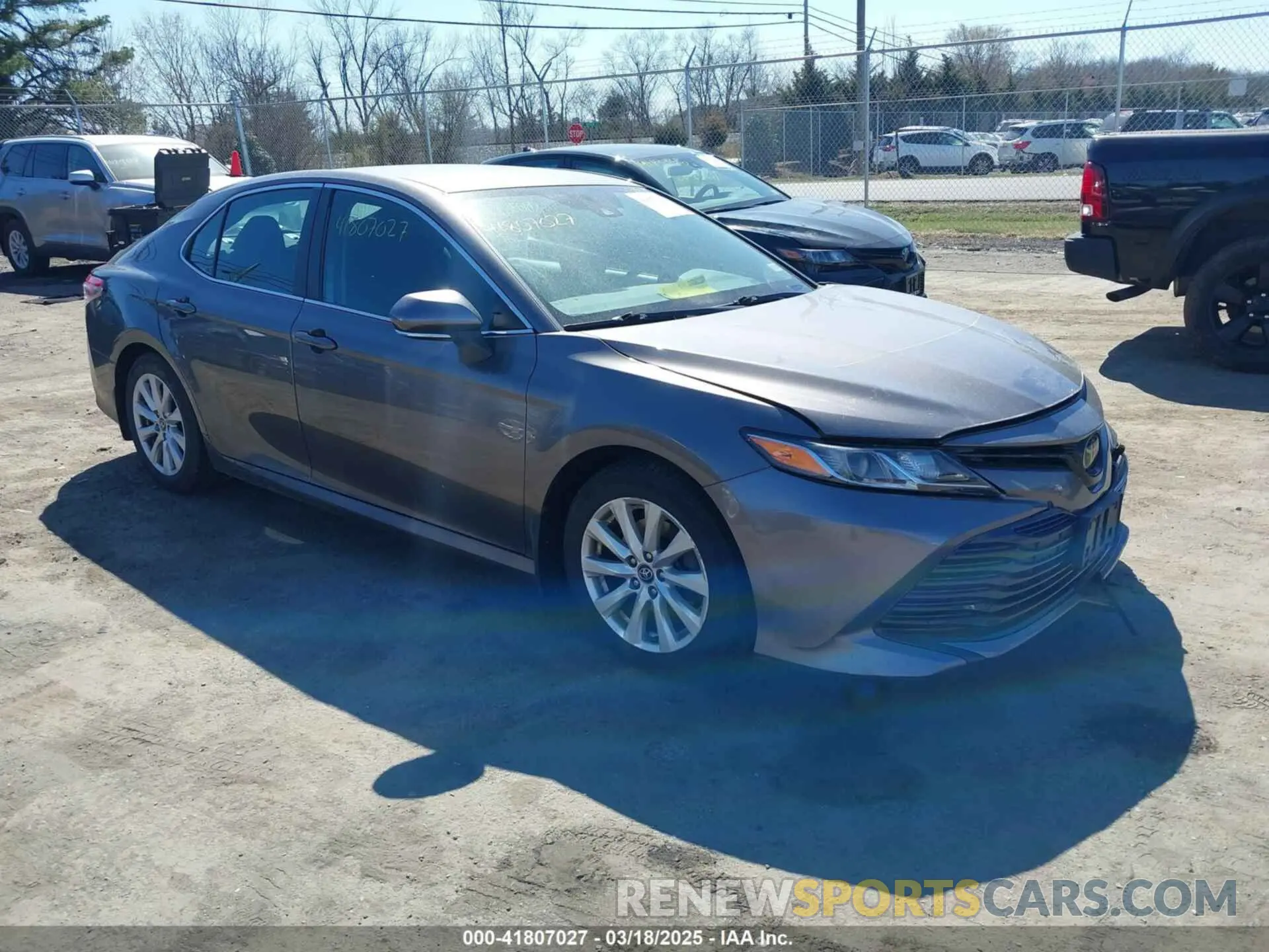 1 Photograph of a damaged car 4T1B11HK5KU692717 TOYOTA CAMRY 2019