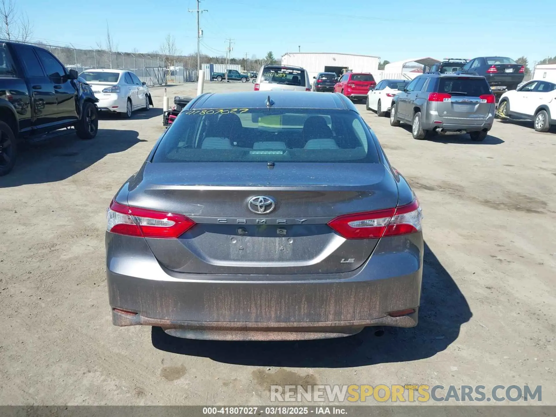 16 Photograph of a damaged car 4T1B11HK5KU692717 TOYOTA CAMRY 2019