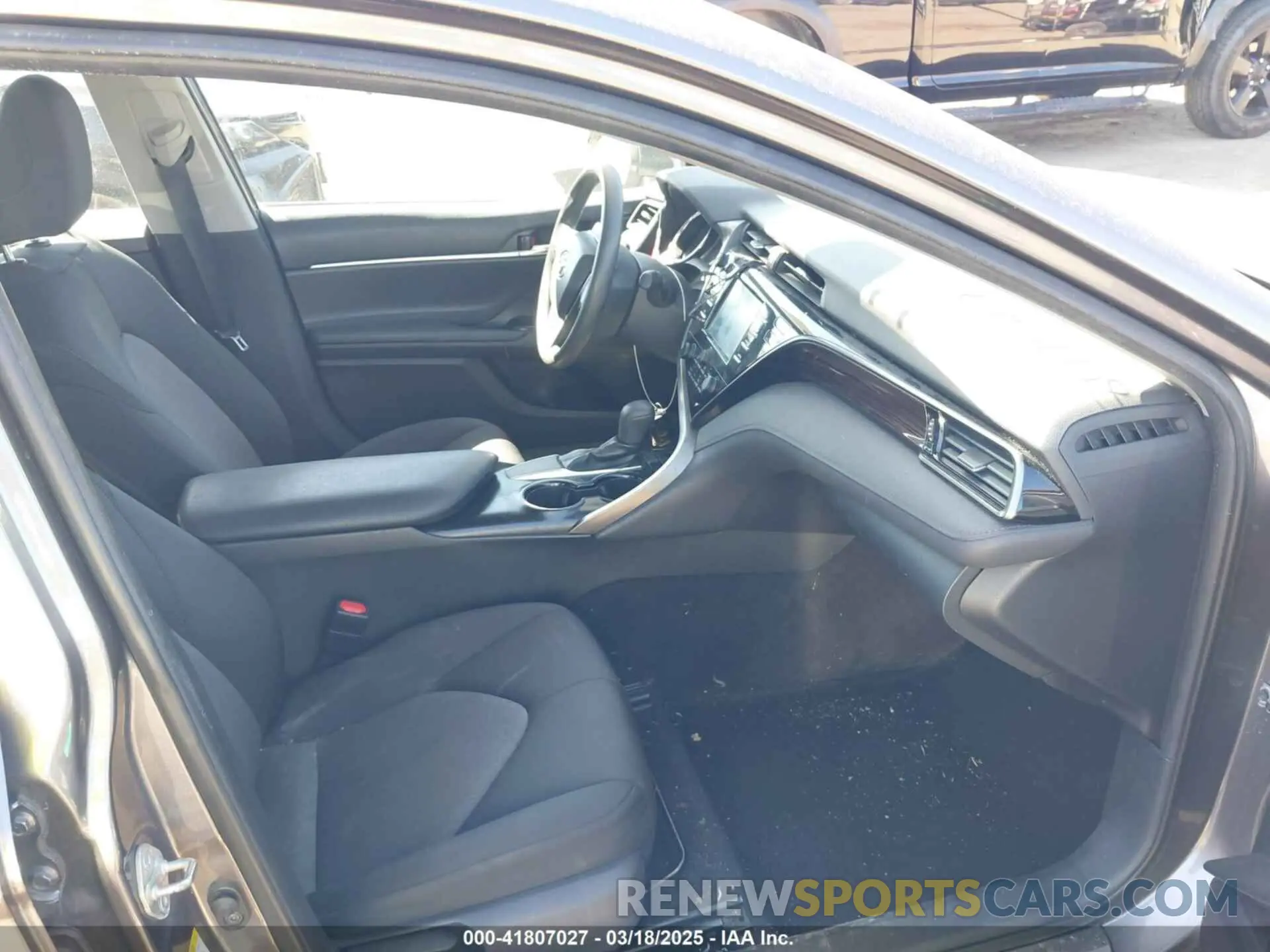 5 Photograph of a damaged car 4T1B11HK5KU692717 TOYOTA CAMRY 2019
