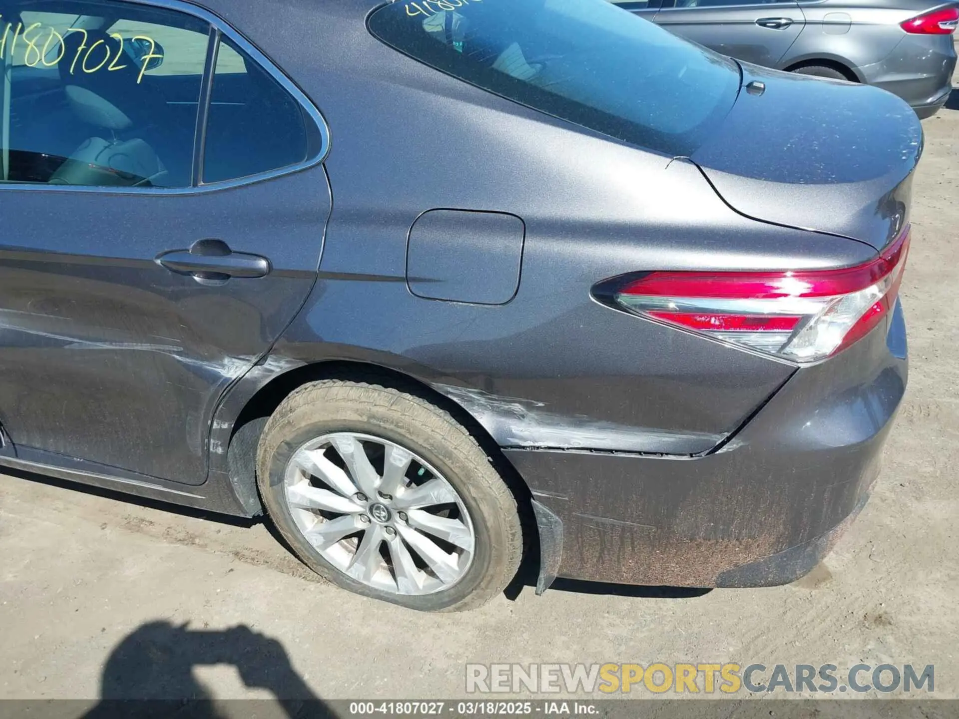 6 Photograph of a damaged car 4T1B11HK5KU692717 TOYOTA CAMRY 2019
