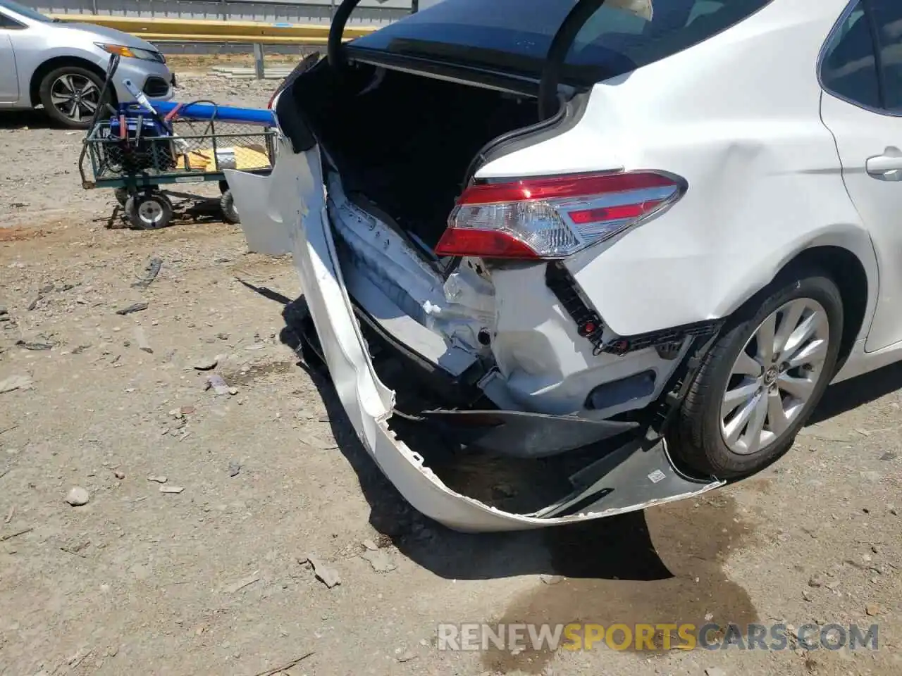 9 Photograph of a damaged car 4T1B11HK5KU693298 TOYOTA CAMRY 2019