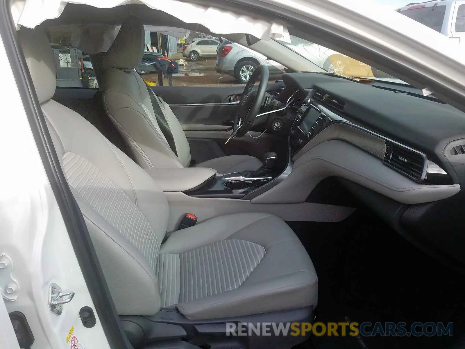 5 Photograph of a damaged car 4T1B11HK5KU697075 TOYOTA CAMRY 2019
