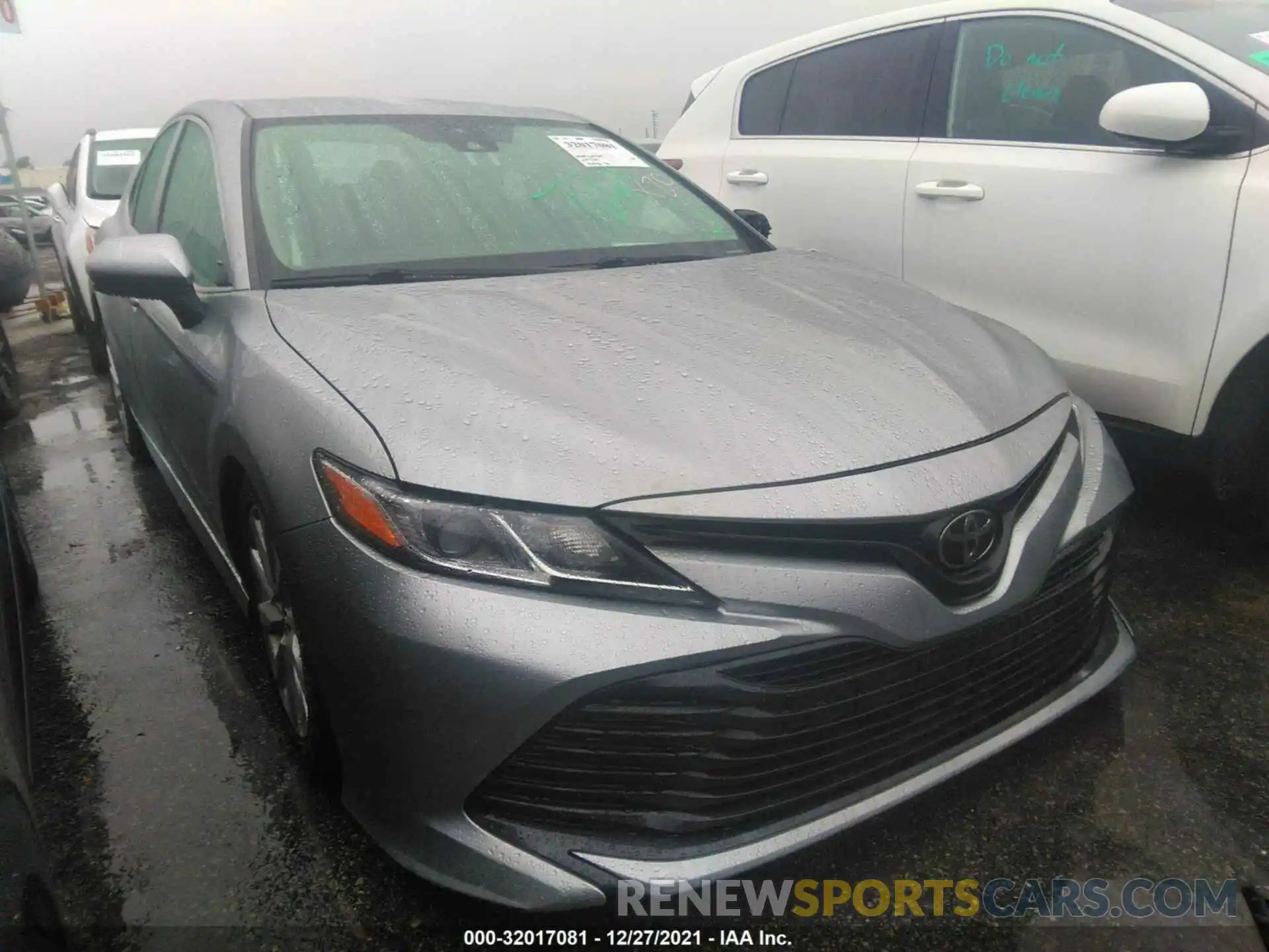 1 Photograph of a damaged car 4T1B11HK5KU698498 TOYOTA CAMRY 2019