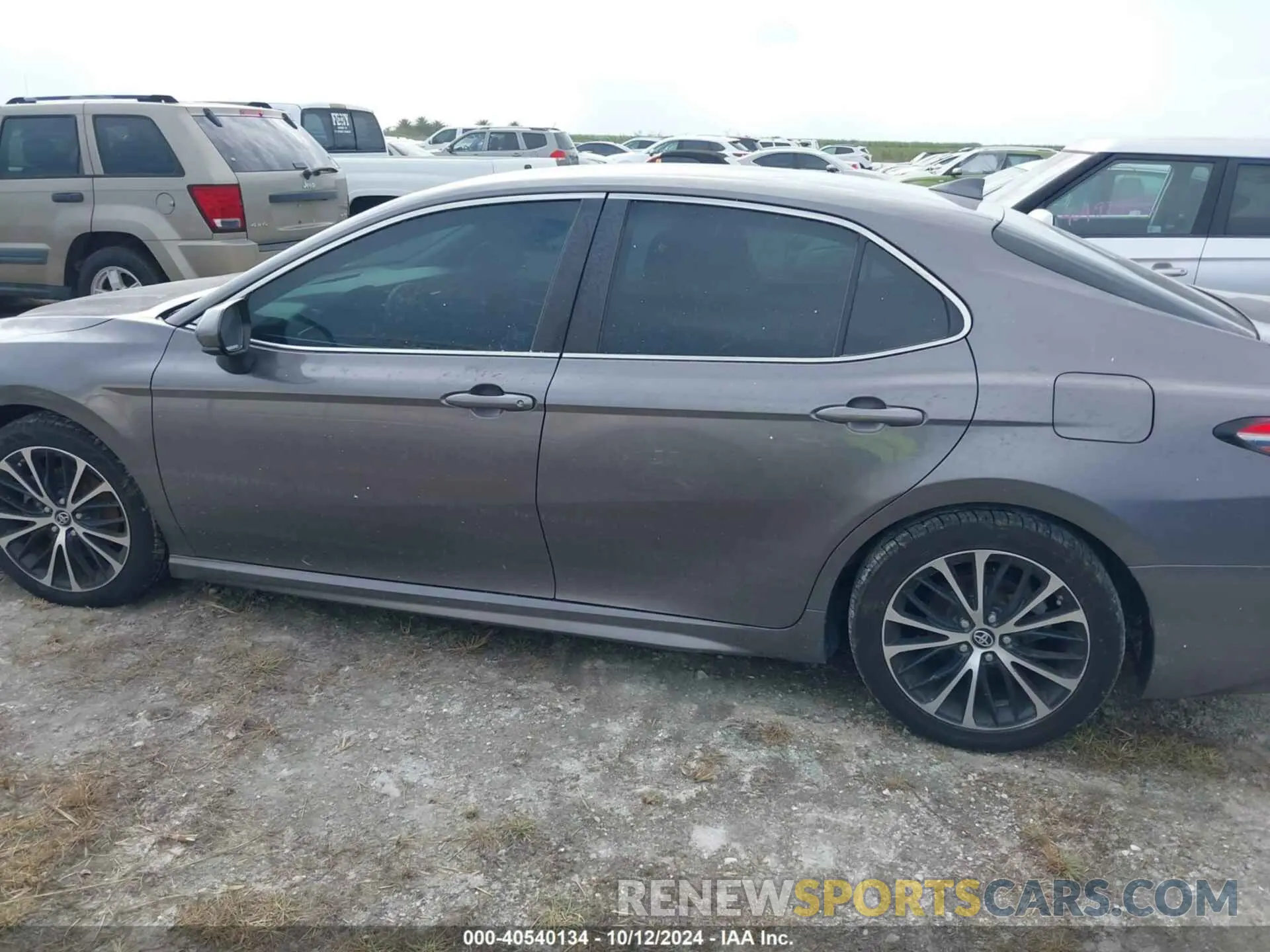 13 Photograph of a damaged car 4T1B11HK5KU700024 TOYOTA CAMRY 2019