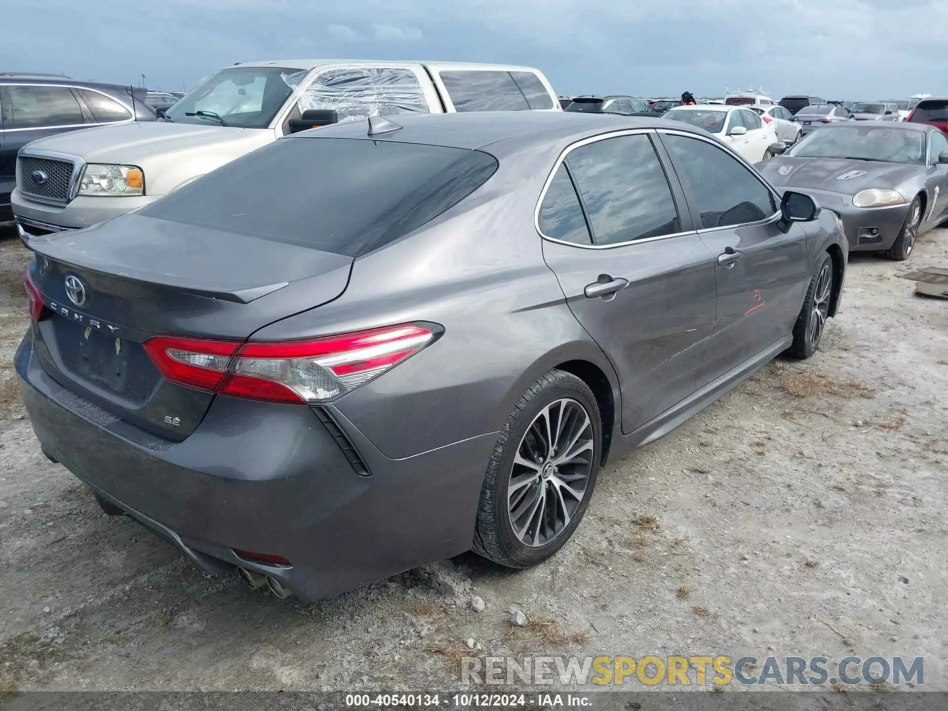 4 Photograph of a damaged car 4T1B11HK5KU700024 TOYOTA CAMRY 2019