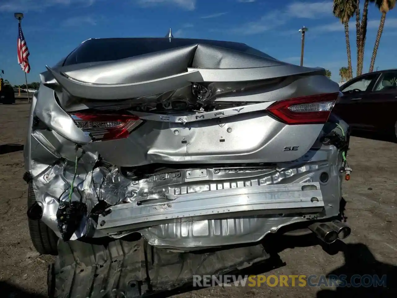 9 Photograph of a damaged car 4T1B11HK5KU702680 TOYOTA CAMRY 2019