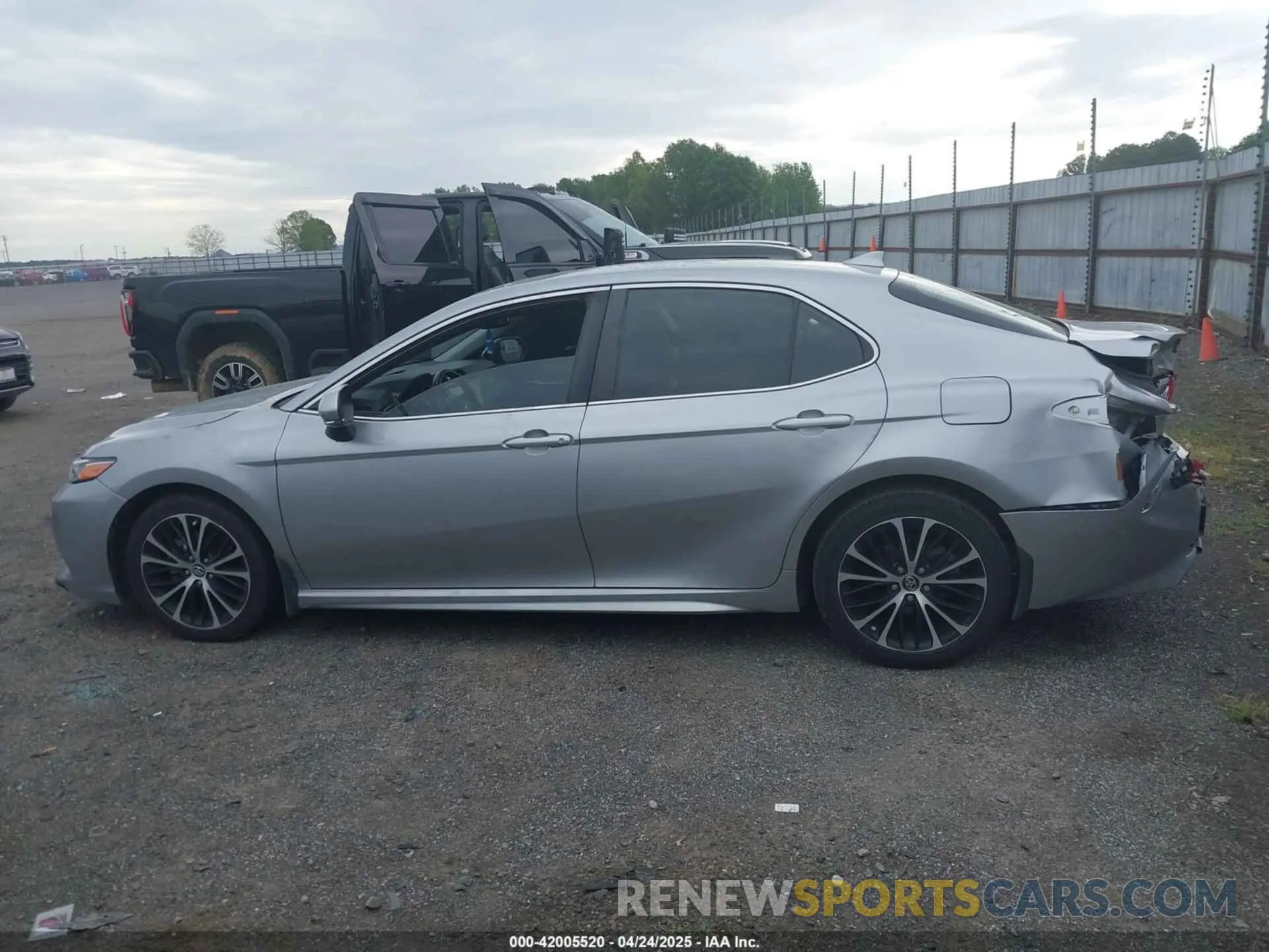 14 Photograph of a damaged car 4T1B11HK5KU707703 TOYOTA CAMRY 2019