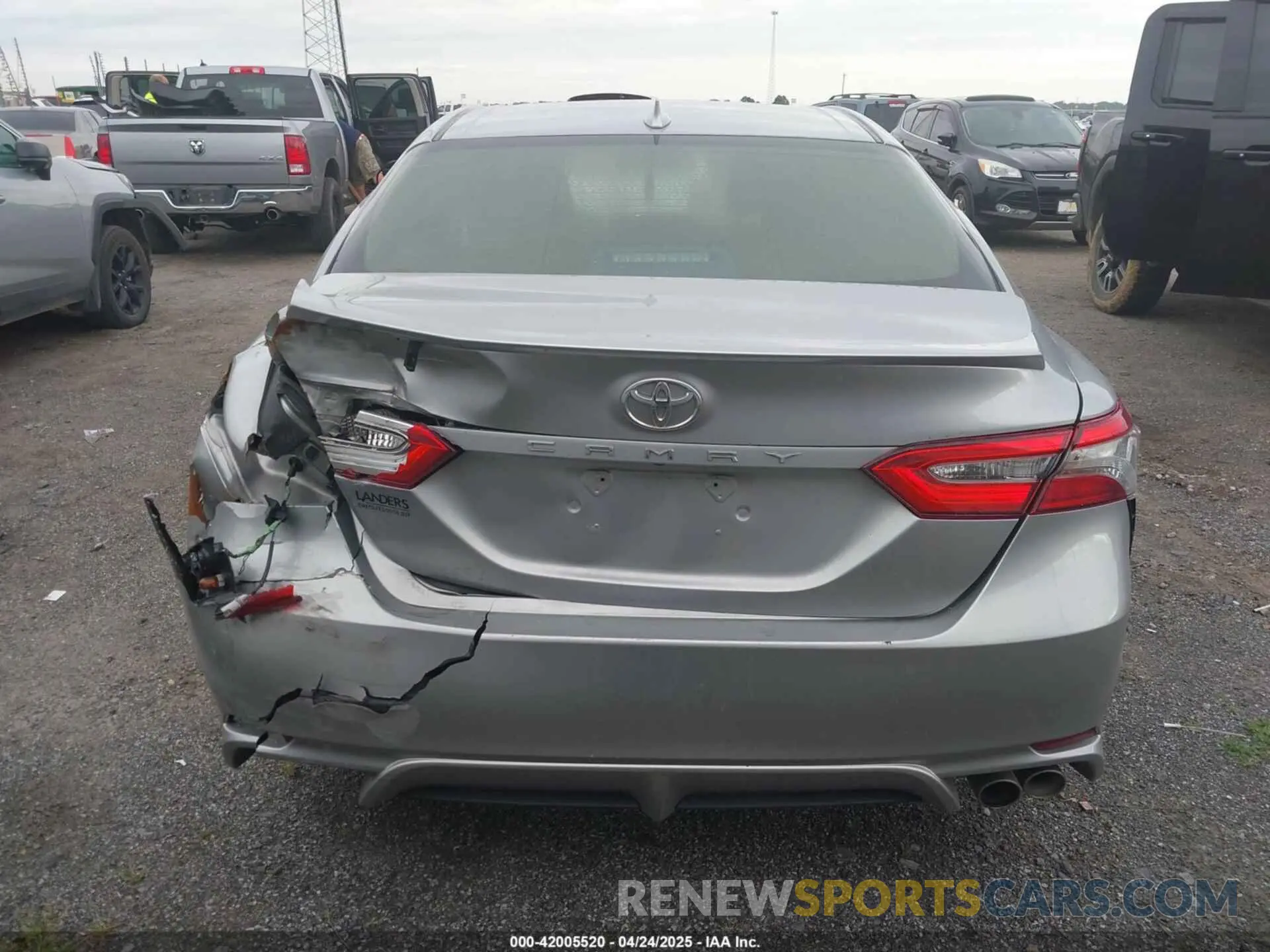 16 Photograph of a damaged car 4T1B11HK5KU707703 TOYOTA CAMRY 2019