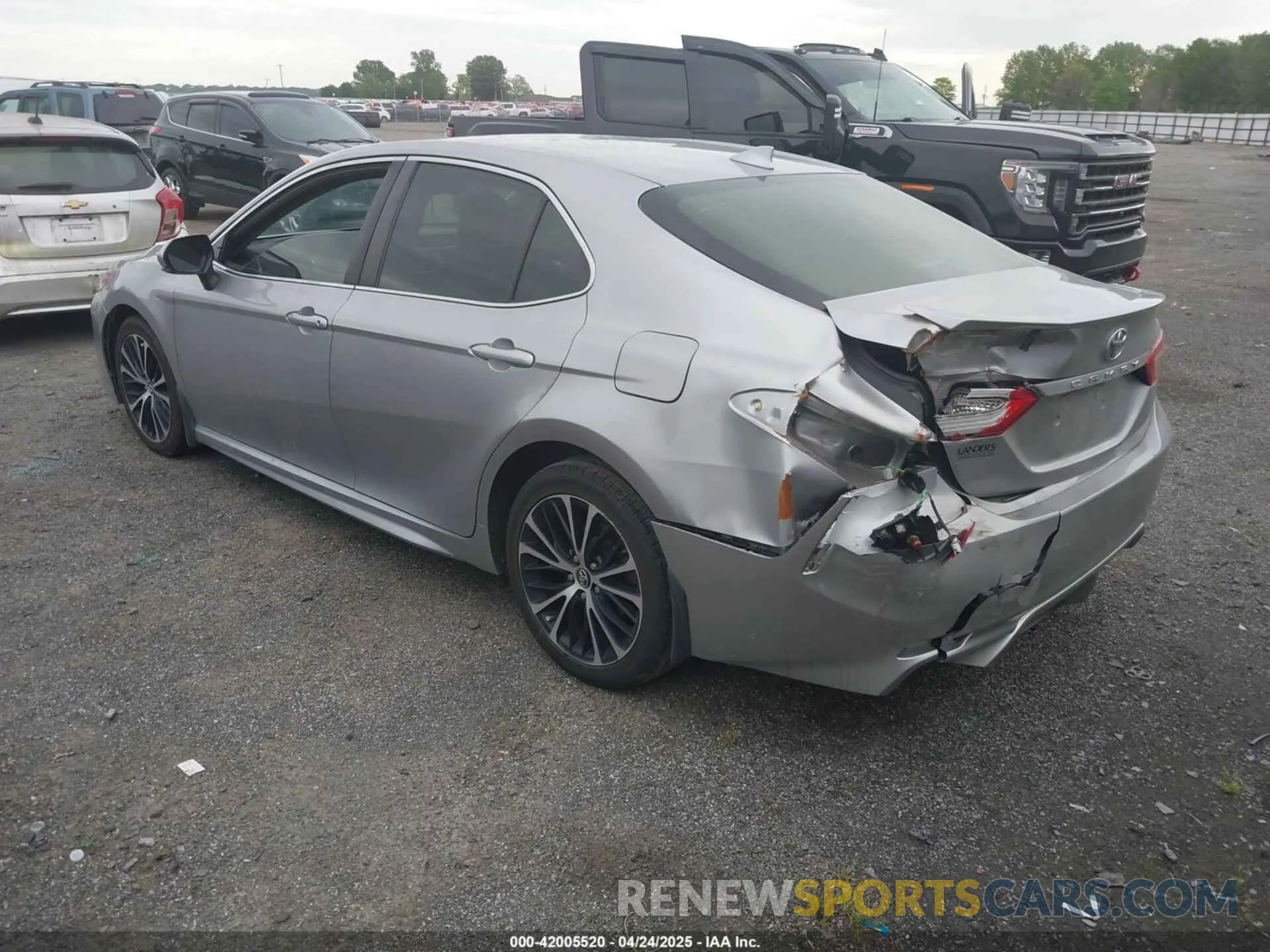 3 Photograph of a damaged car 4T1B11HK5KU707703 TOYOTA CAMRY 2019