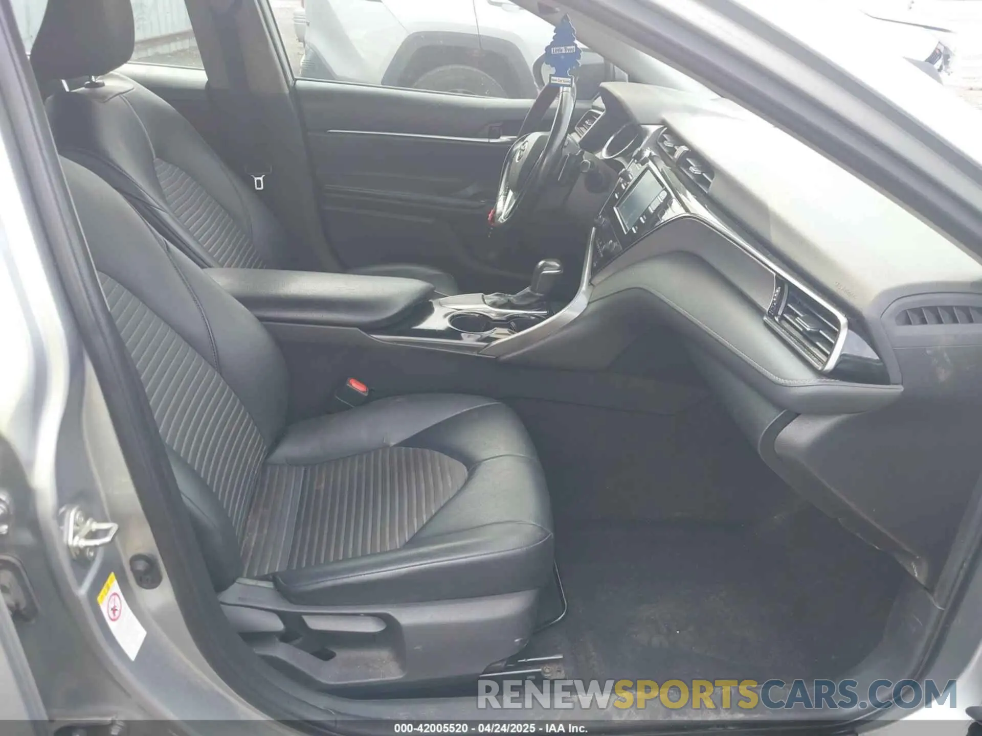 5 Photograph of a damaged car 4T1B11HK5KU707703 TOYOTA CAMRY 2019