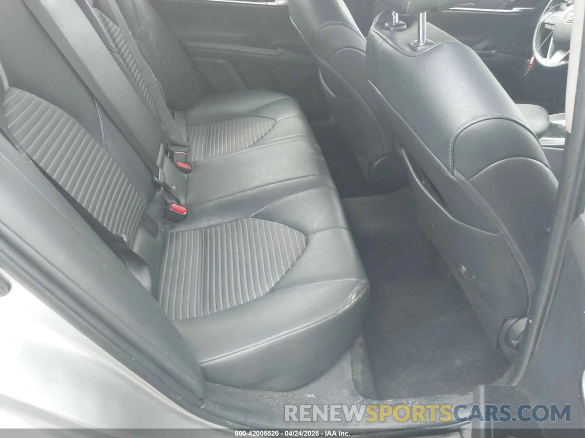 8 Photograph of a damaged car 4T1B11HK5KU707703 TOYOTA CAMRY 2019