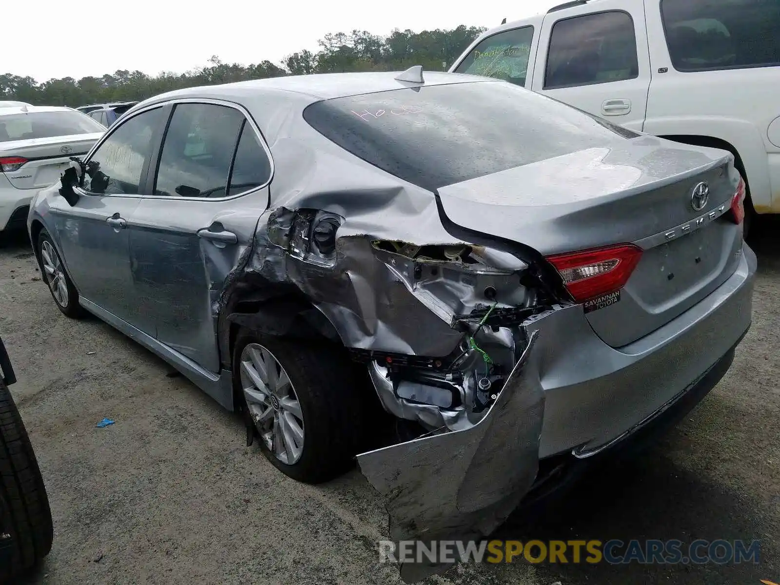 3 Photograph of a damaged car 4T1B11HK5KU709564 TOYOTA CAMRY 2019