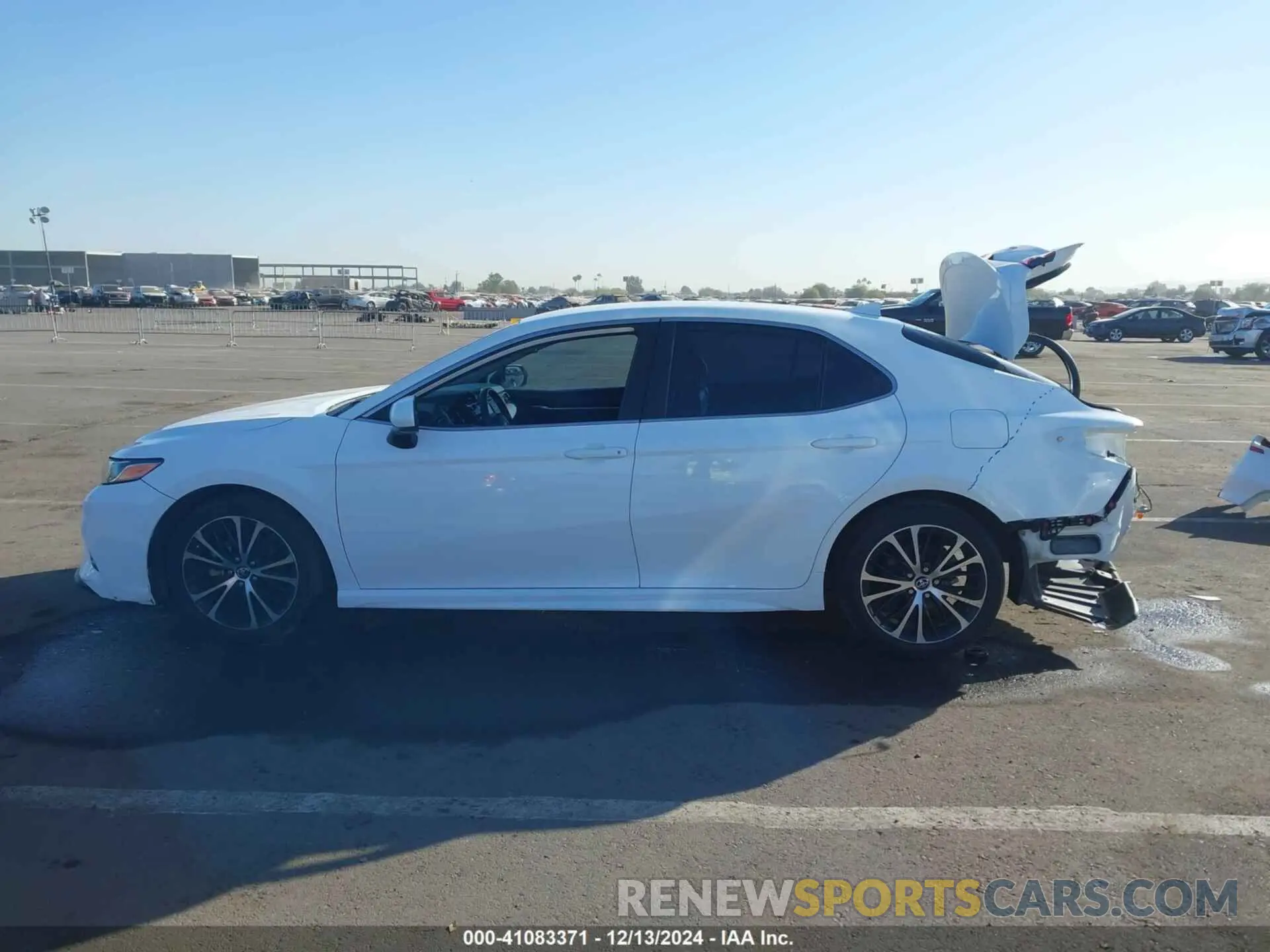 14 Photograph of a damaged car 4T1B11HK5KU712044 TOYOTA CAMRY 2019