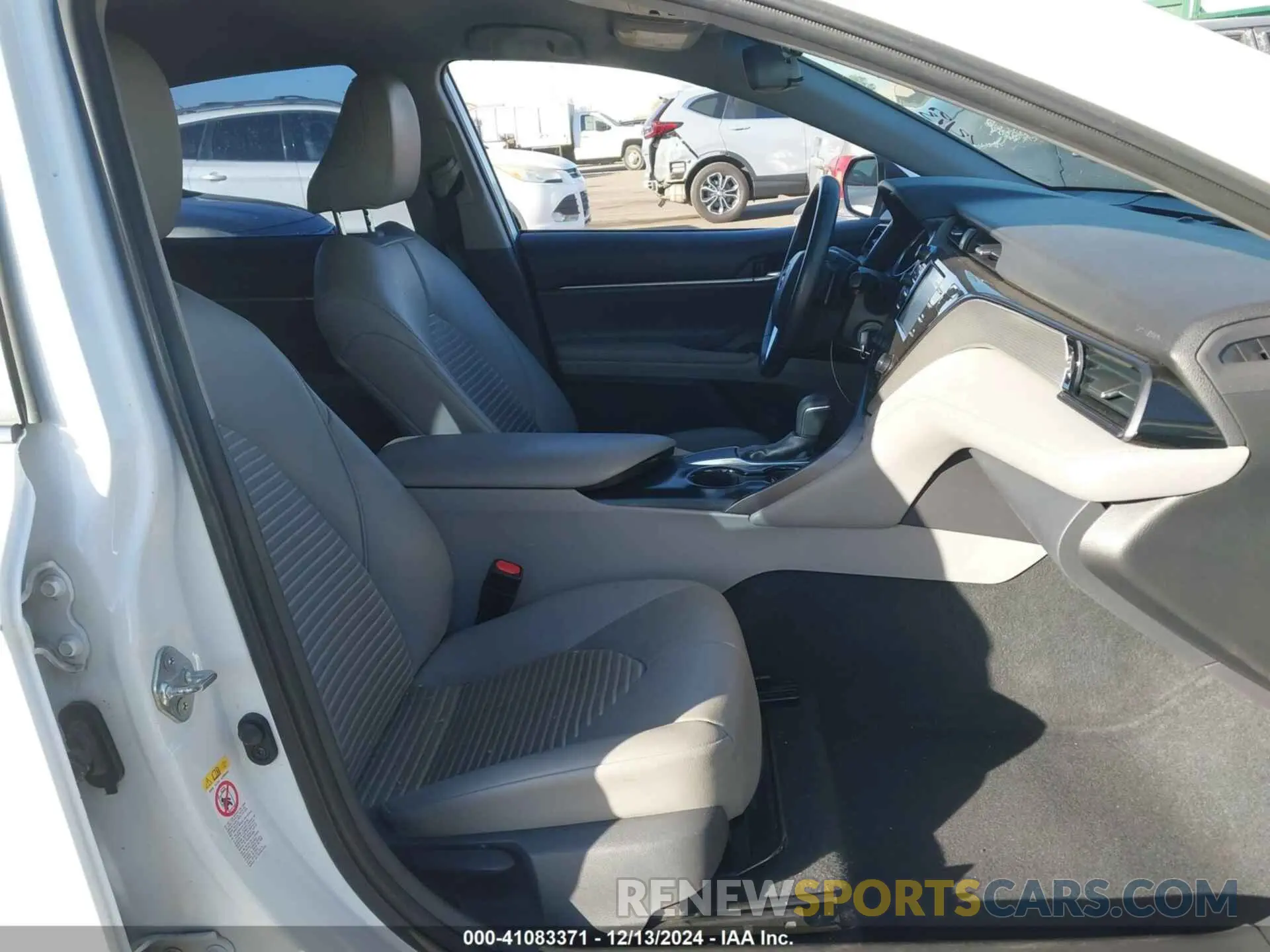 5 Photograph of a damaged car 4T1B11HK5KU712044 TOYOTA CAMRY 2019