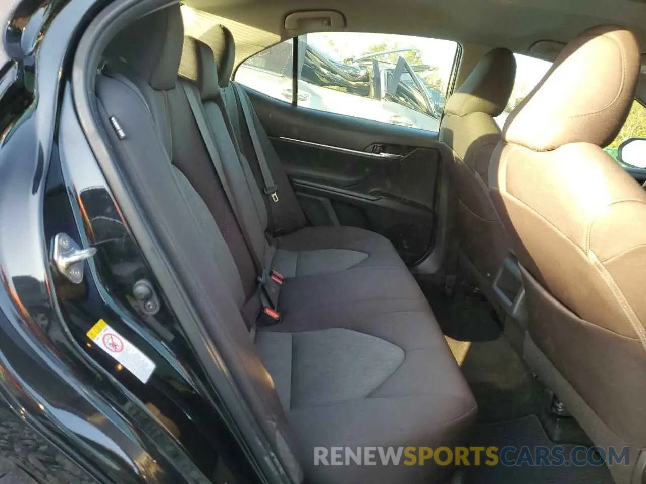 10 Photograph of a damaged car 4T1B11HK5KU714375 TOYOTA CAMRY 2019