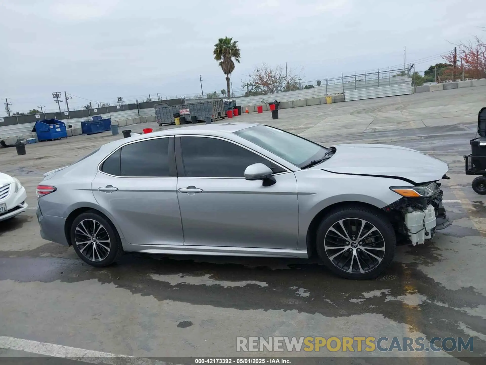 13 Photograph of a damaged car 4T1B11HK5KU714943 TOYOTA CAMRY 2019
