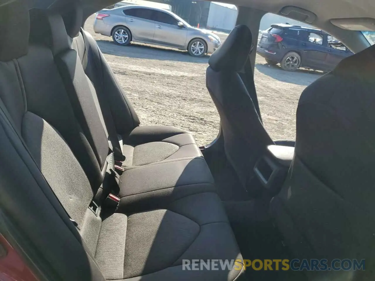 10 Photograph of a damaged car 4T1B11HK5KU715610 TOYOTA CAMRY 2019