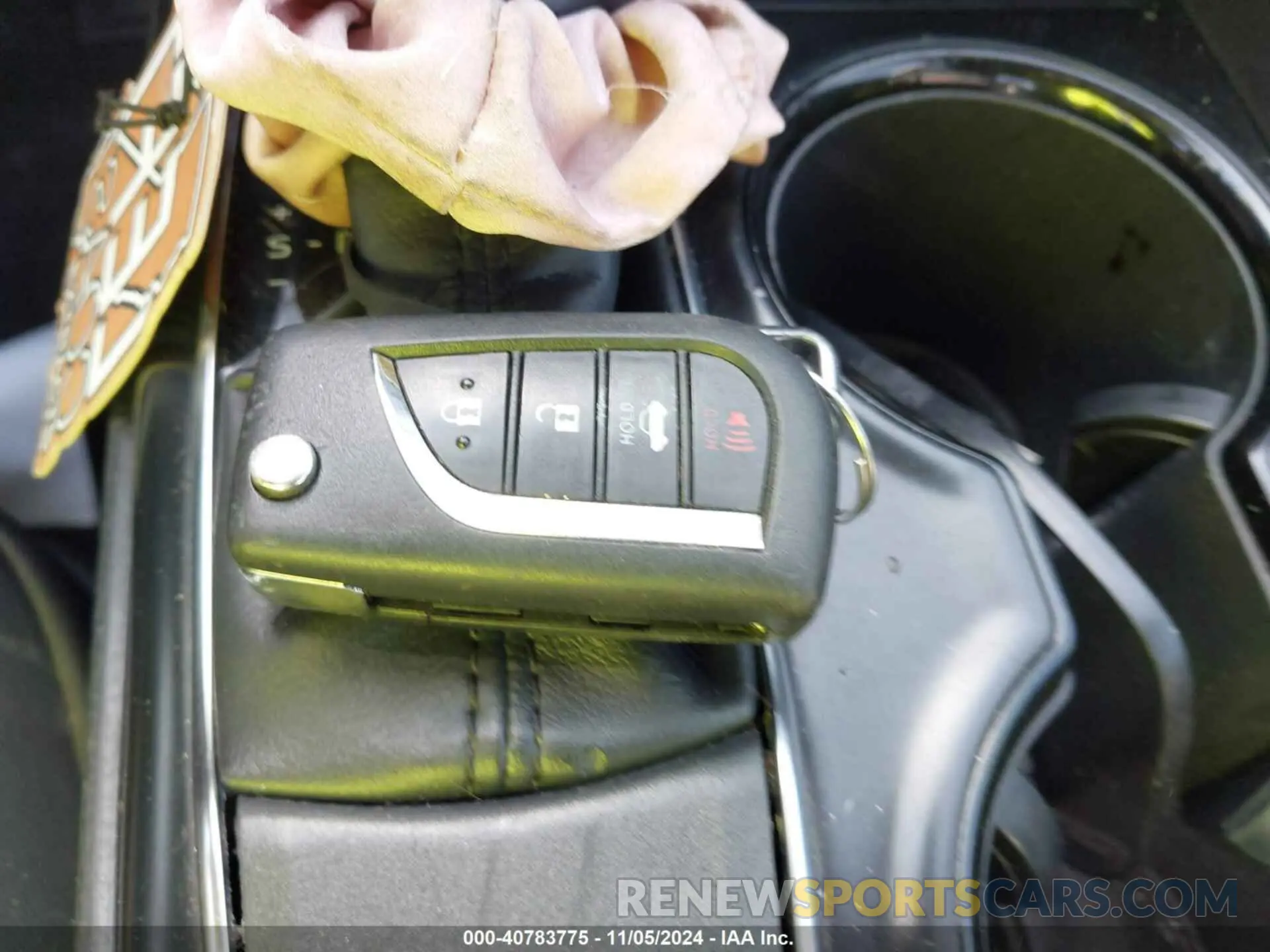 11 Photograph of a damaged car 4T1B11HK5KU718409 TOYOTA CAMRY 2019