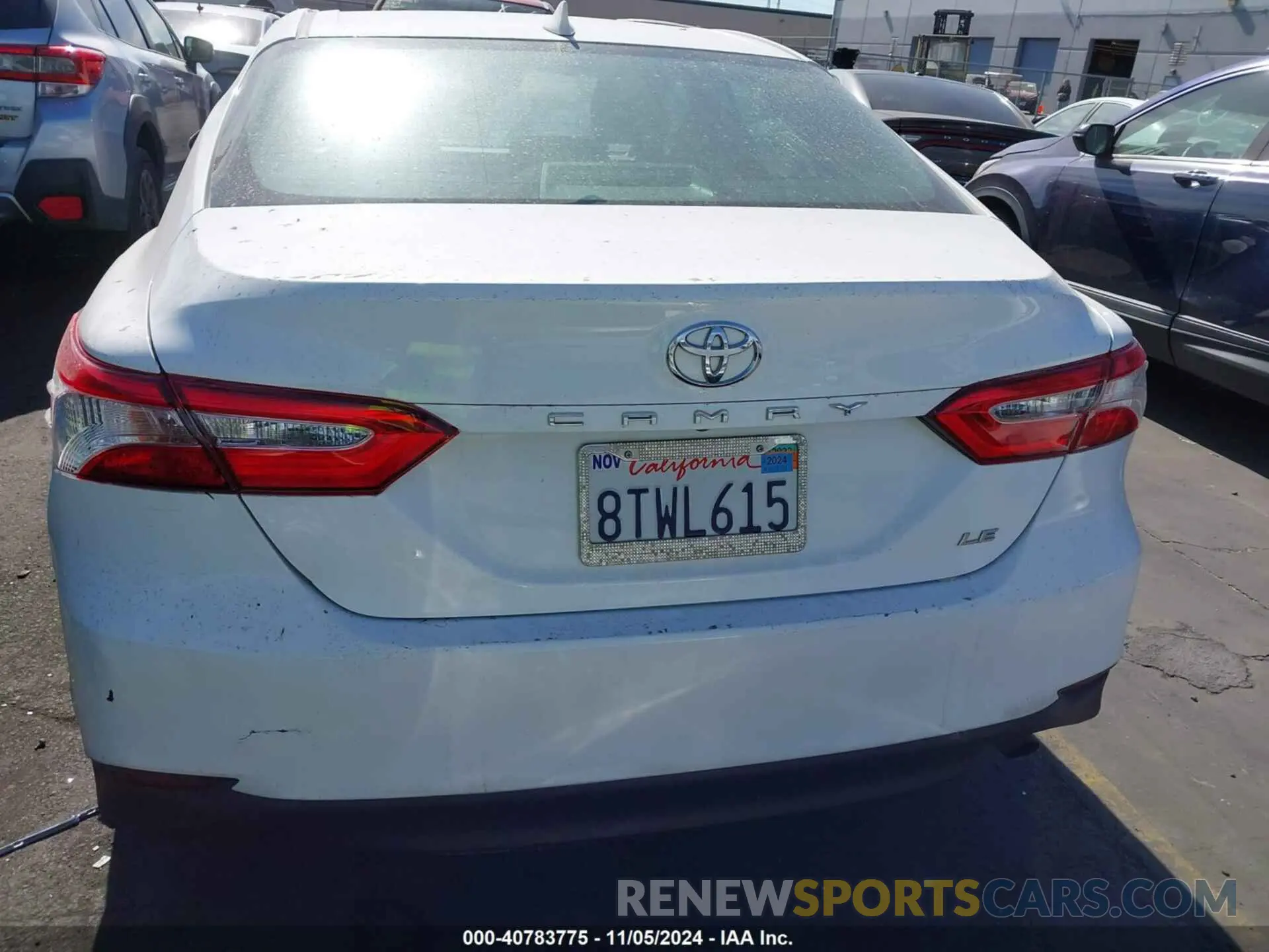 16 Photograph of a damaged car 4T1B11HK5KU718409 TOYOTA CAMRY 2019