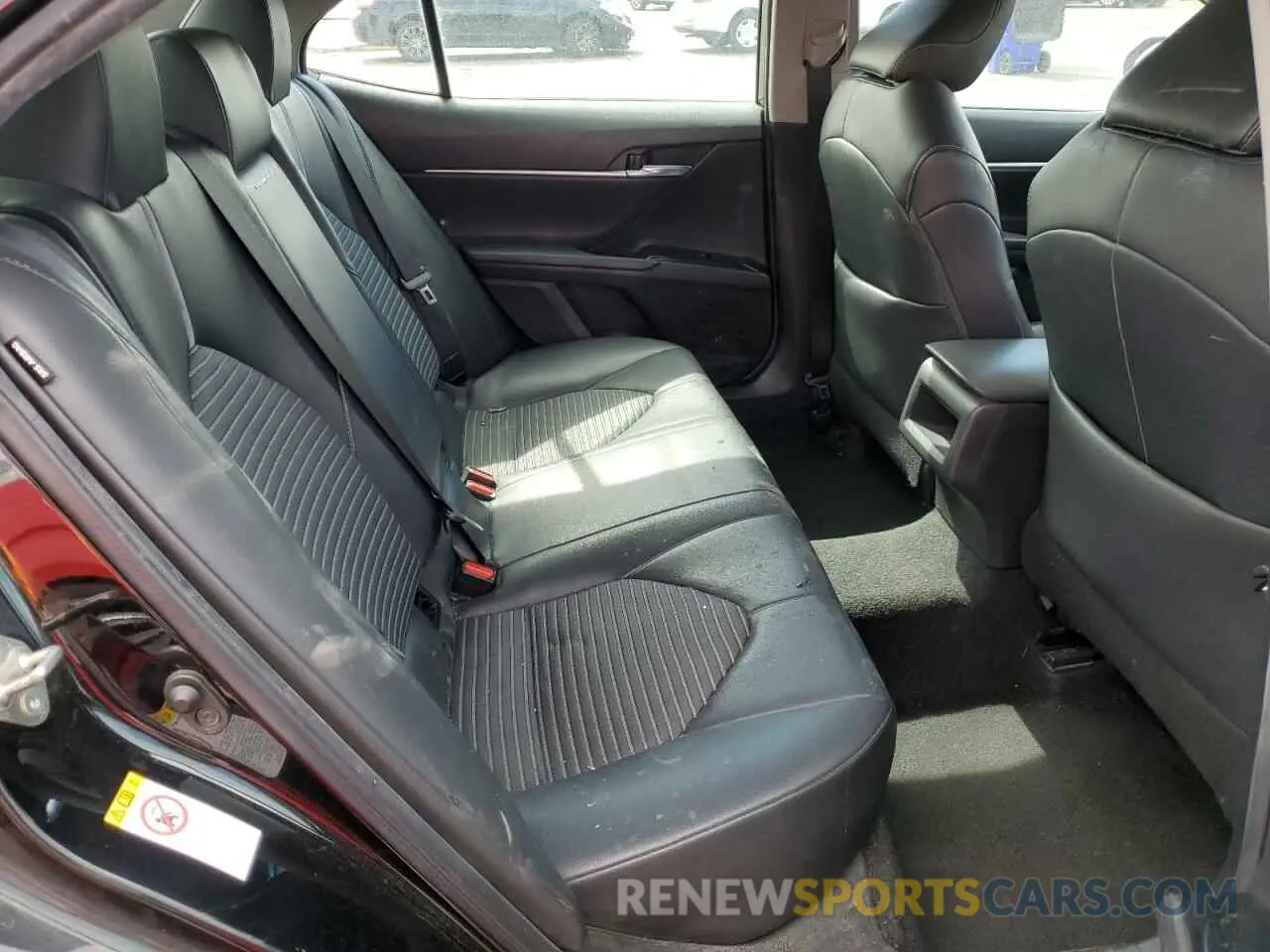 10 Photograph of a damaged car 4T1B11HK5KU721262 TOYOTA CAMRY 2019