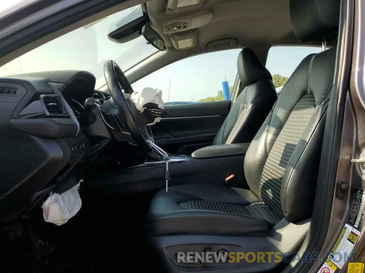 7 Photograph of a damaged car 4T1B11HK5KU724520 TOYOTA CAMRY 2019