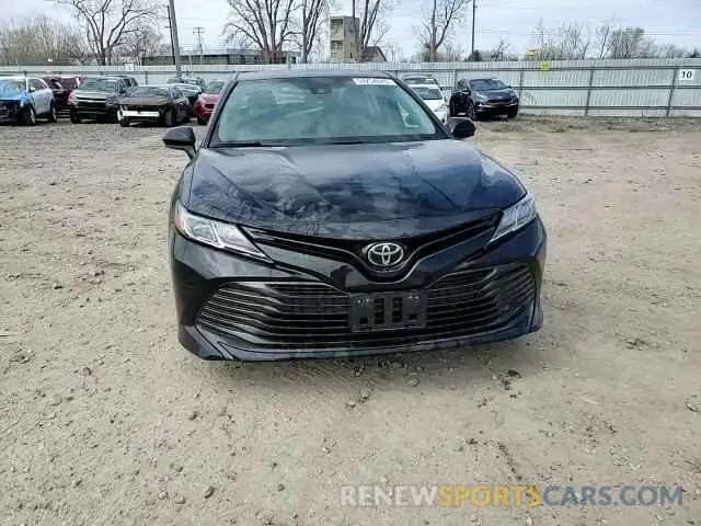14 Photograph of a damaged car 4T1B11HK5KU740748 TOYOTA CAMRY 2019