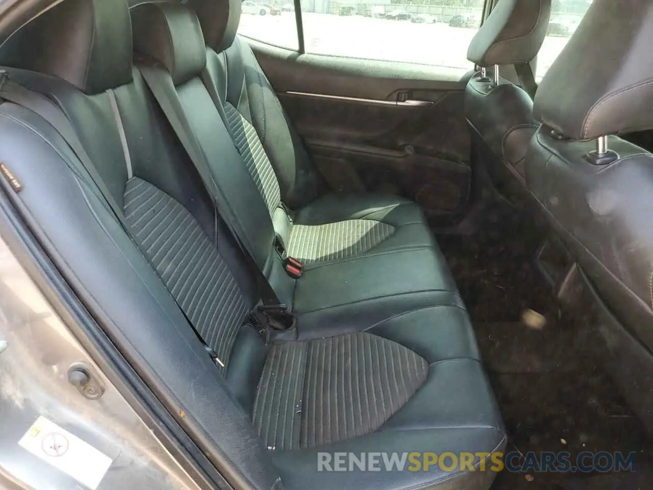 10 Photograph of a damaged car 4T1B11HK5KU743567 TOYOTA CAMRY 2019