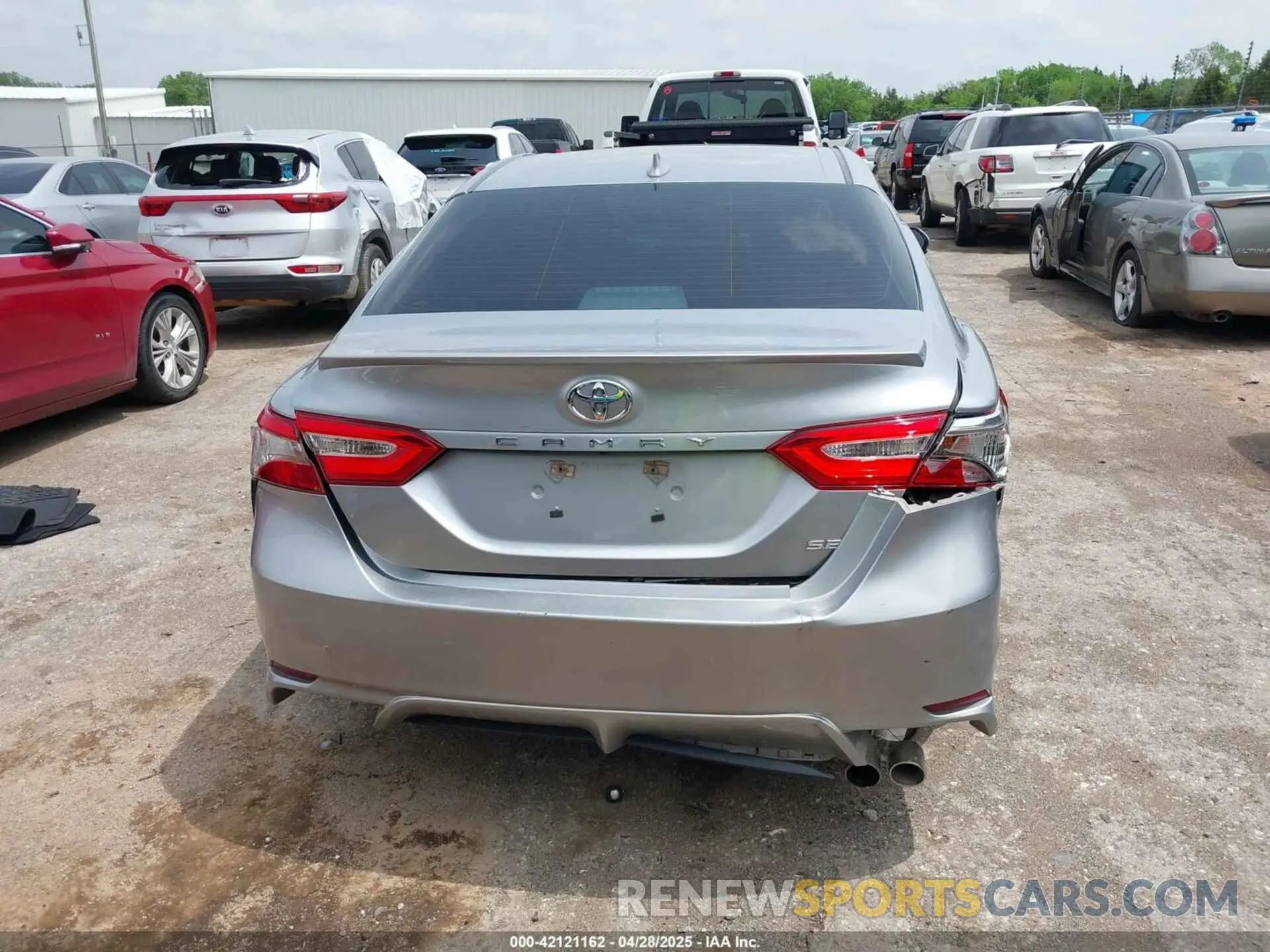16 Photograph of a damaged car 4T1B11HK5KU744248 TOYOTA CAMRY 2019