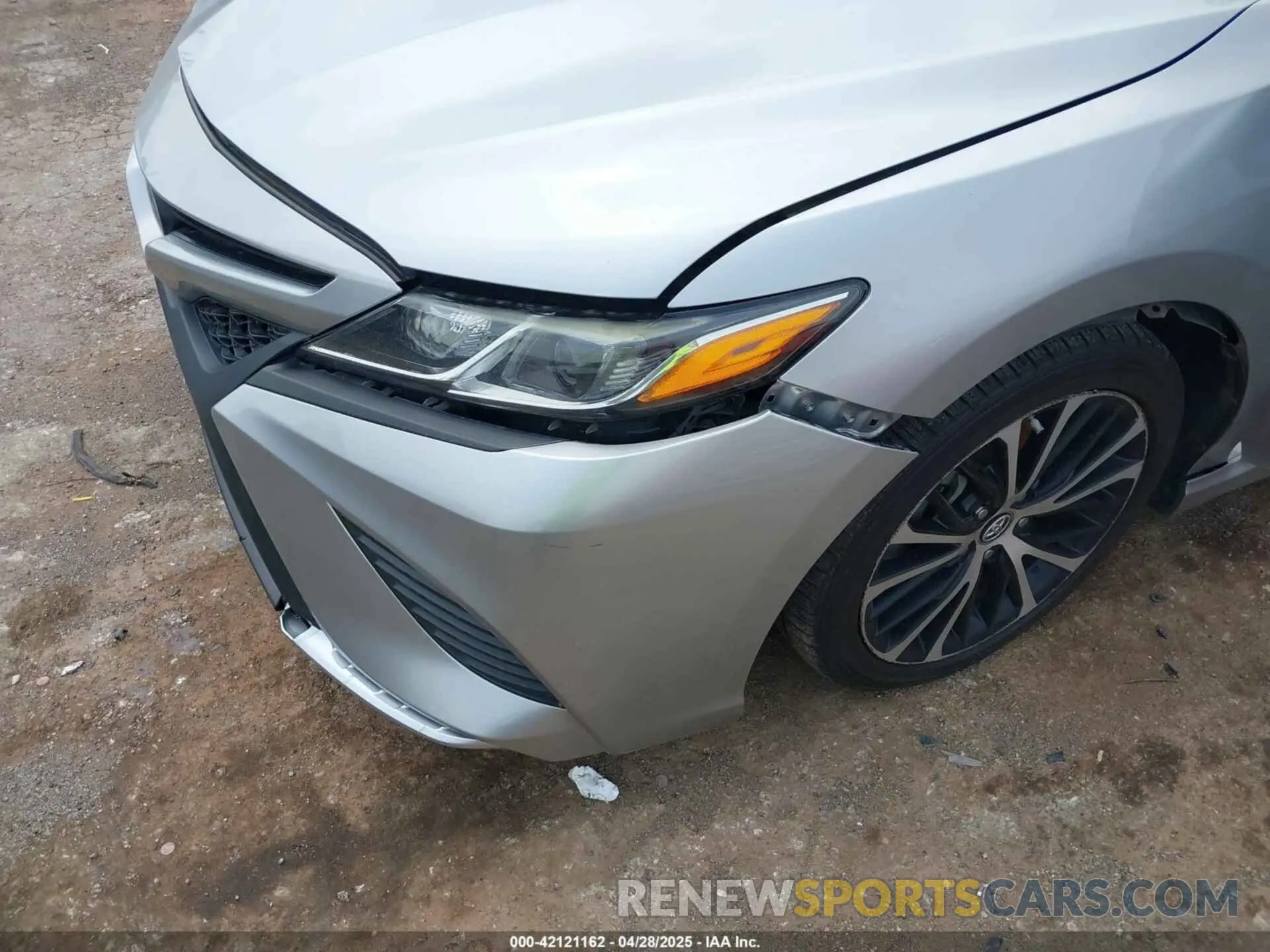 17 Photograph of a damaged car 4T1B11HK5KU744248 TOYOTA CAMRY 2019
