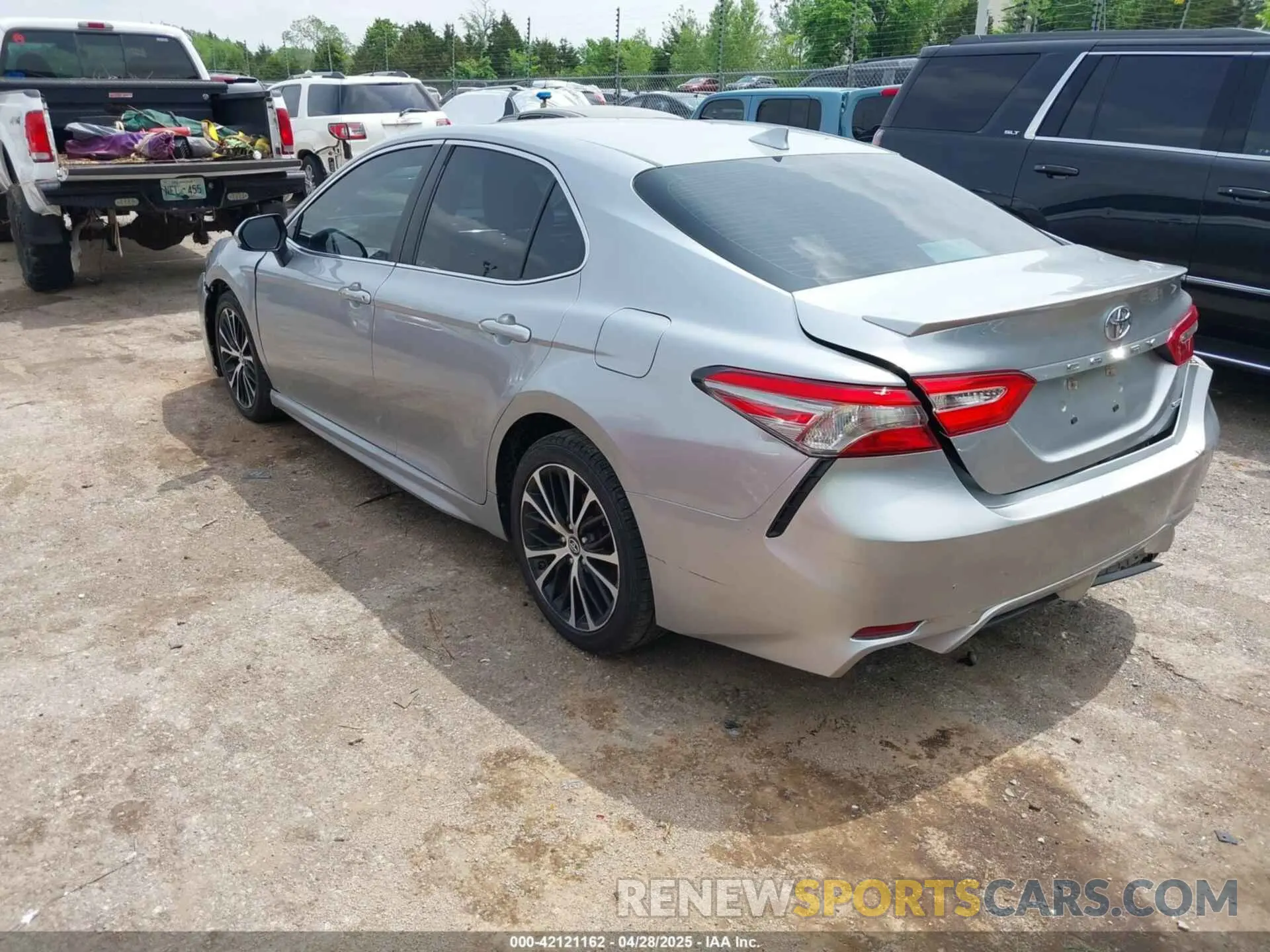 3 Photograph of a damaged car 4T1B11HK5KU744248 TOYOTA CAMRY 2019