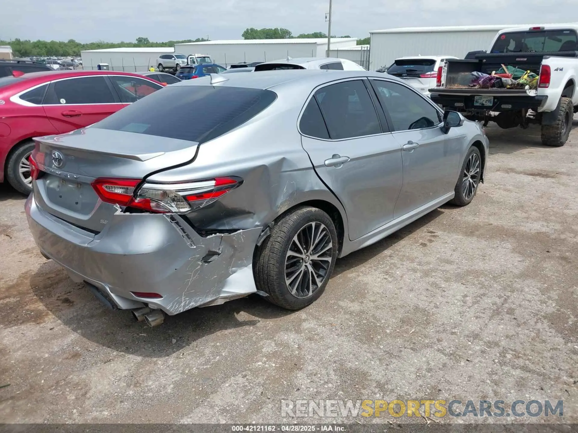 4 Photograph of a damaged car 4T1B11HK5KU744248 TOYOTA CAMRY 2019