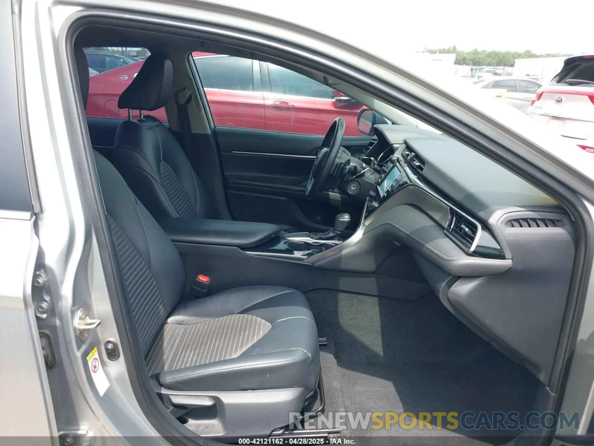 5 Photograph of a damaged car 4T1B11HK5KU744248 TOYOTA CAMRY 2019