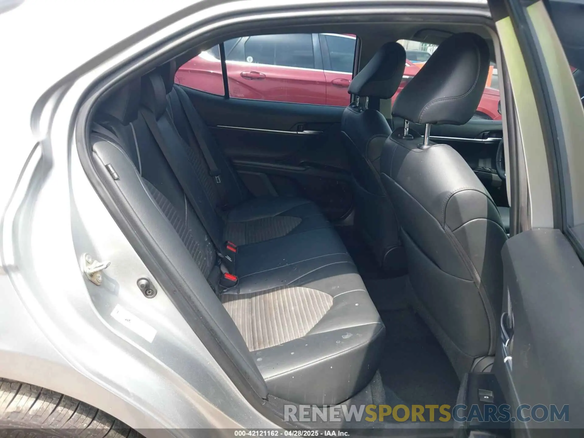 8 Photograph of a damaged car 4T1B11HK5KU744248 TOYOTA CAMRY 2019
