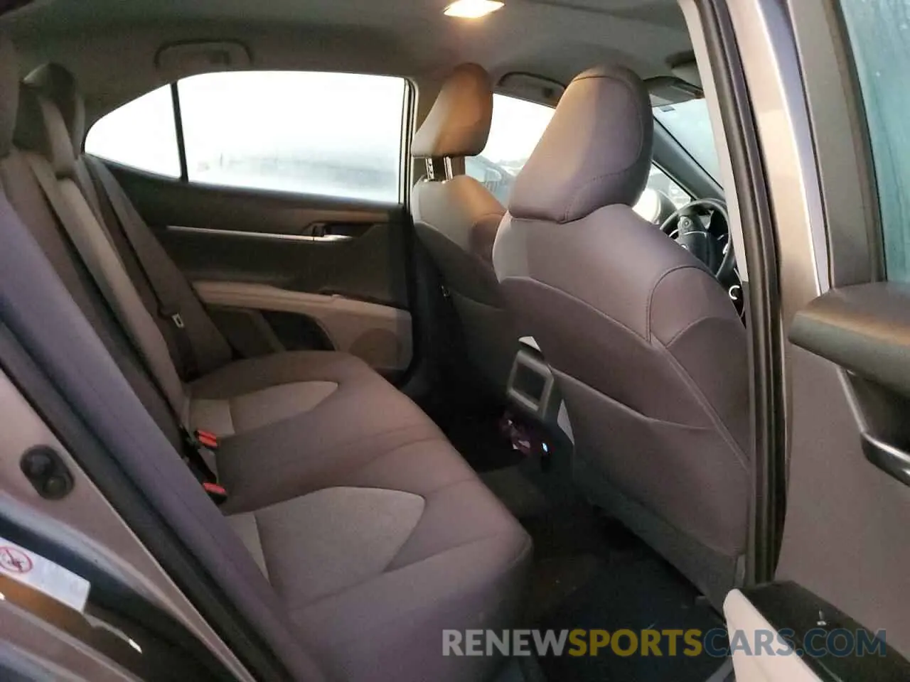 10 Photograph of a damaged car 4T1B11HK5KU744959 TOYOTA CAMRY 2019