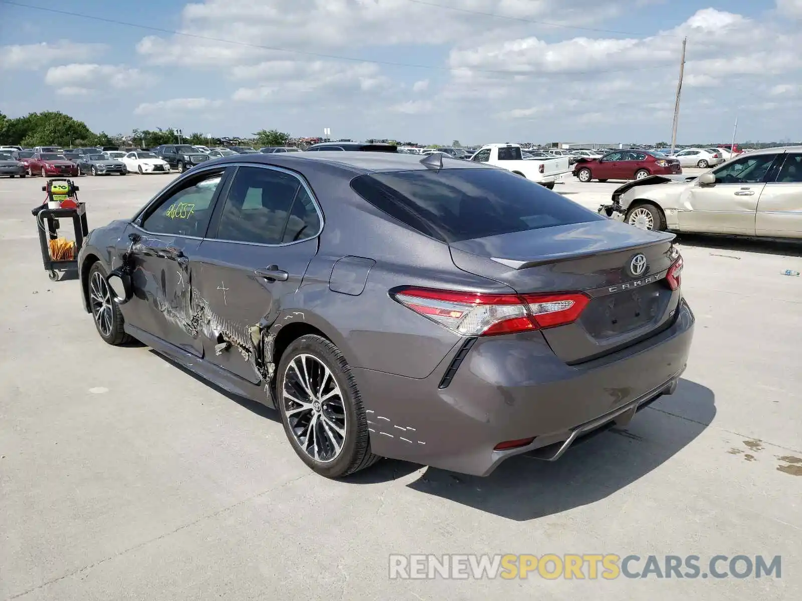 3 Photograph of a damaged car 4T1B11HK5KU748722 TOYOTA CAMRY 2019