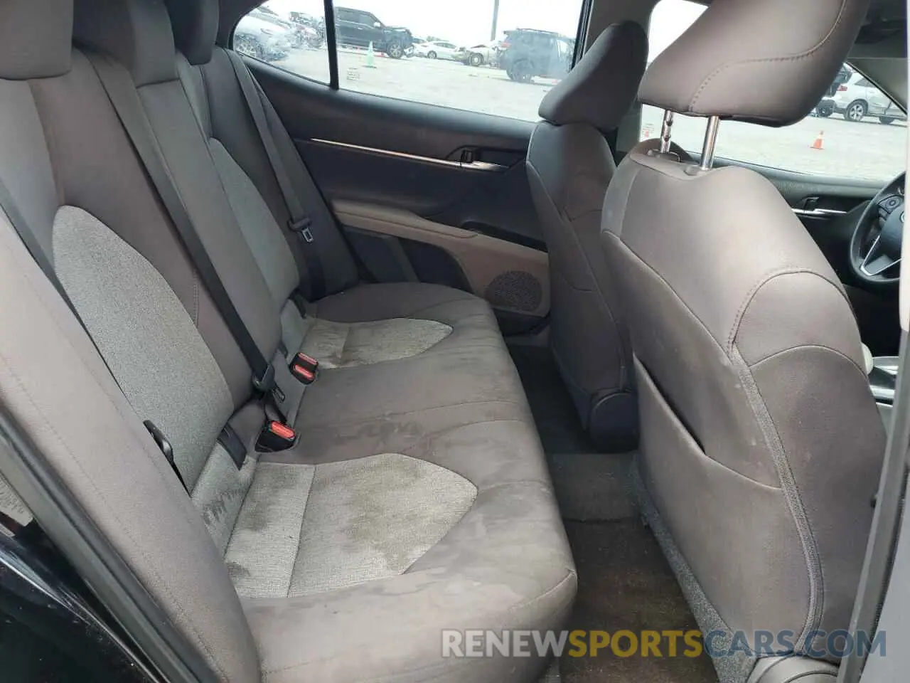 10 Photograph of a damaged car 4T1B11HK5KU751121 TOYOTA CAMRY 2019